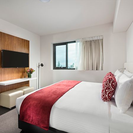 Ramada By Wyndham Vetroblu Scarborough Beach Перт Экстерьер фото