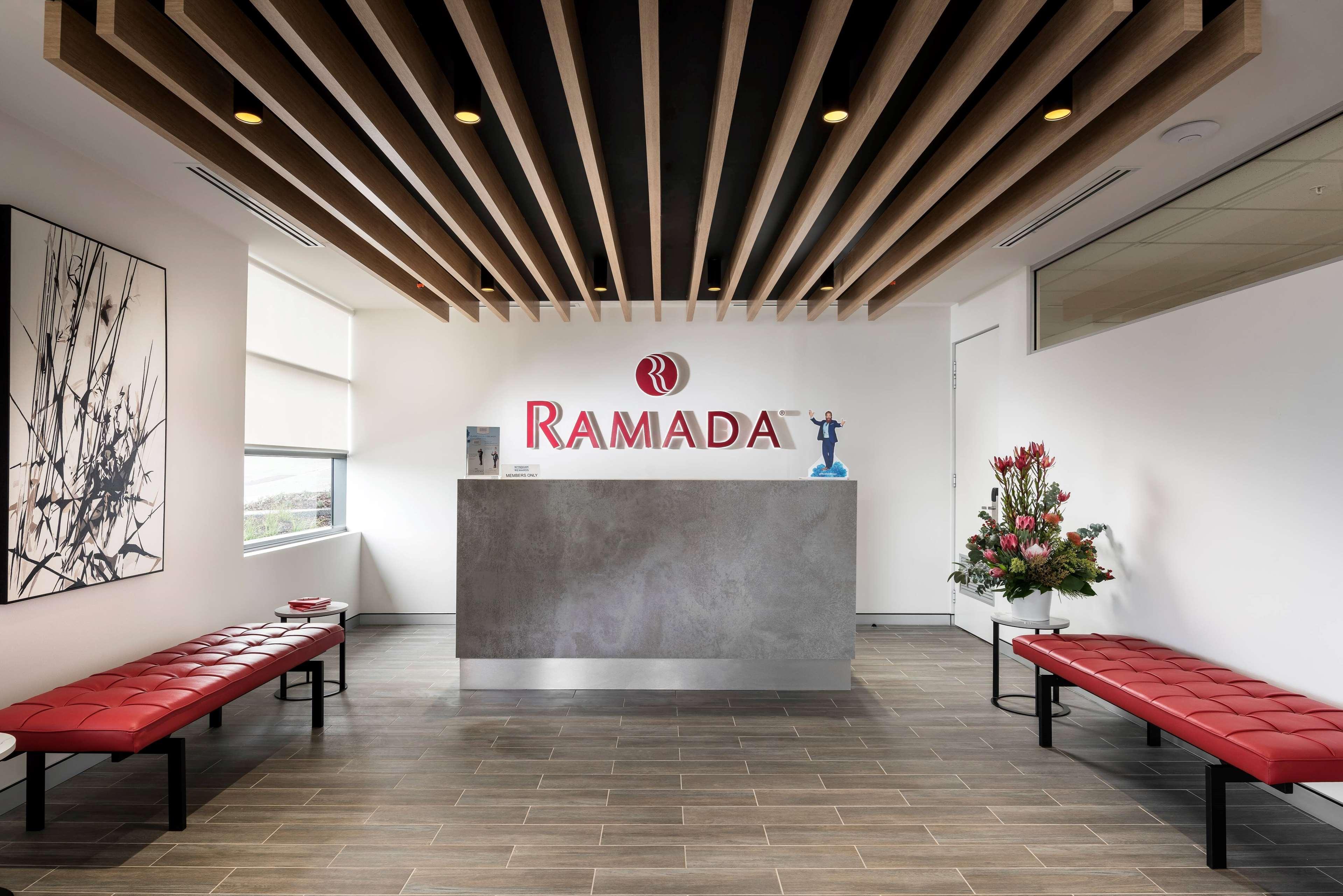 Ramada By Wyndham Vetroblu Scarborough Beach Перт Экстерьер фото